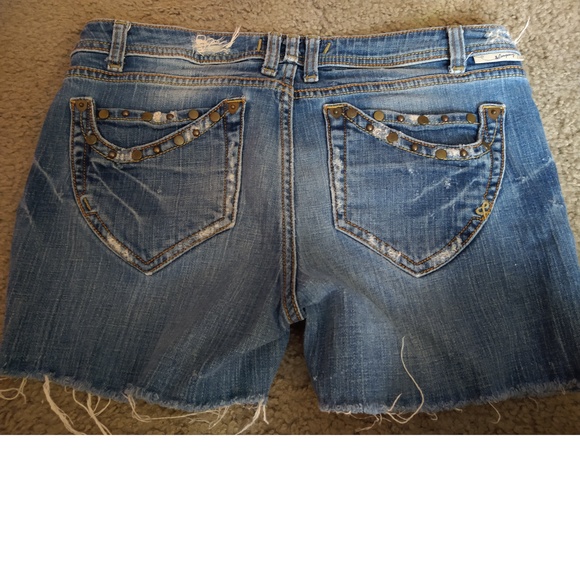 J & COMPANY JEAN SHORTS - SIZE 30 - VERY CUTE - Picture 3 of 7